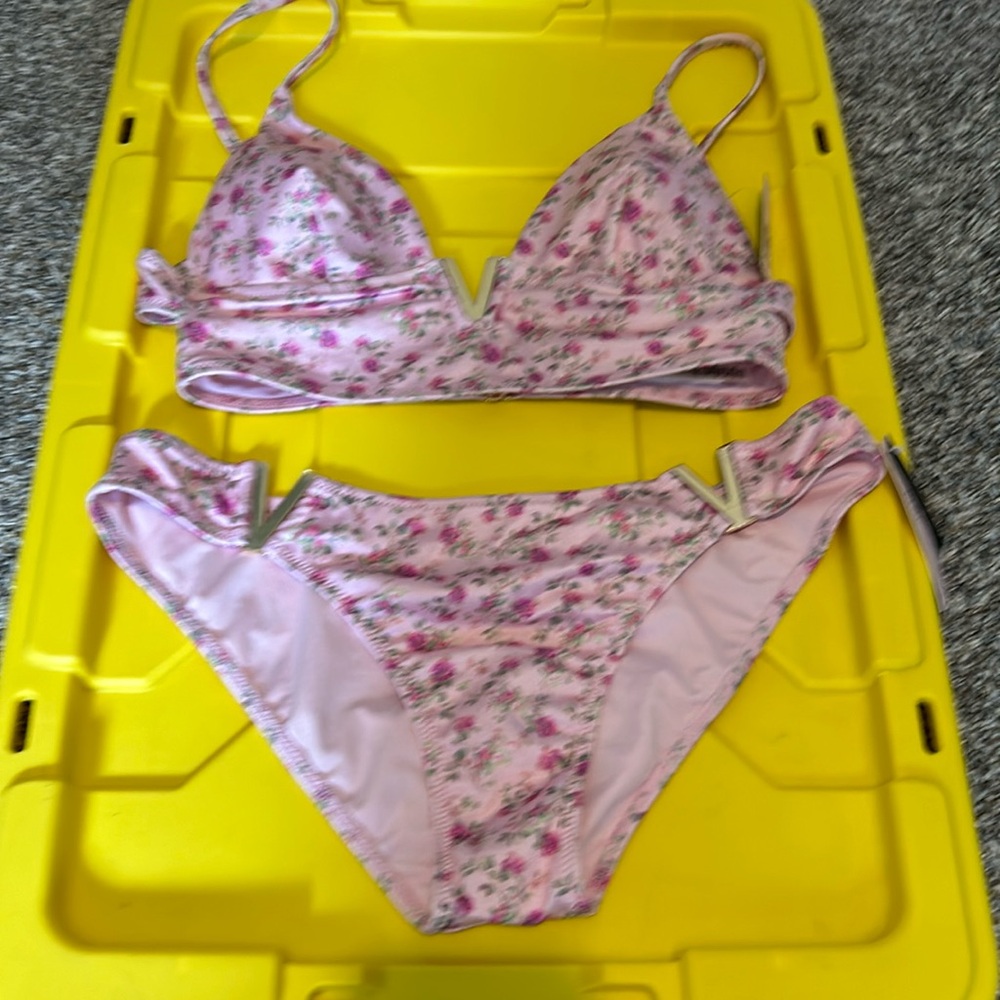 Victoria’s Secret swim Suit Sz M. New with tags